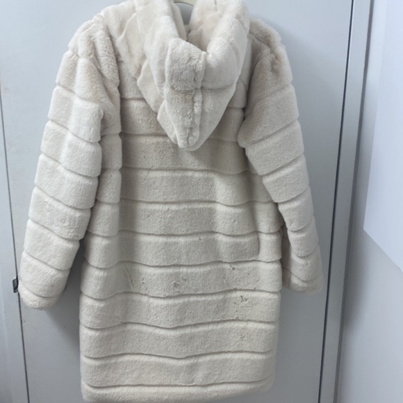 Cream fake fur - Picture 3 of 3